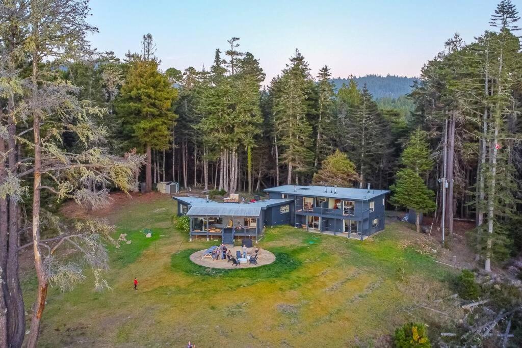 Driftwood Lodge ~ 5 Bedroom / 7 Bath ~ 30-Acre Private Estate On Hwy 1 ~ Hot Tub ~ Oceanview ~ Reunions & Retreats Walsh Landing Экстерьер фото