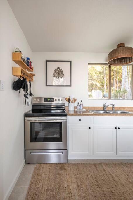 Driftwood Lodge ~ 5 Bedroom / 7 Bath ~ 30-Acre Private Estate On Hwy 1 ~ Hot Tub ~ Oceanview ~ Reunions & Retreats Walsh Landing Экстерьер фото