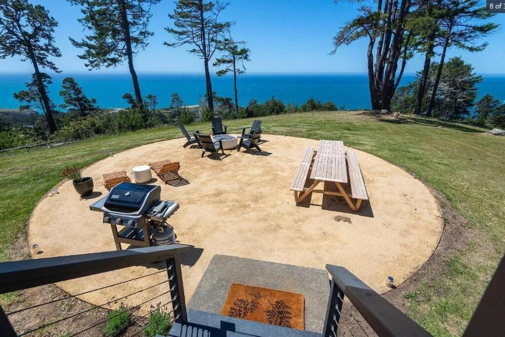 Driftwood Lodge ~ 5 Bedroom / 7 Bath ~ 30-Acre Private Estate On Hwy 1 ~ Hot Tub ~ Oceanview ~ Reunions & Retreats Walsh Landing Экстерьер фото