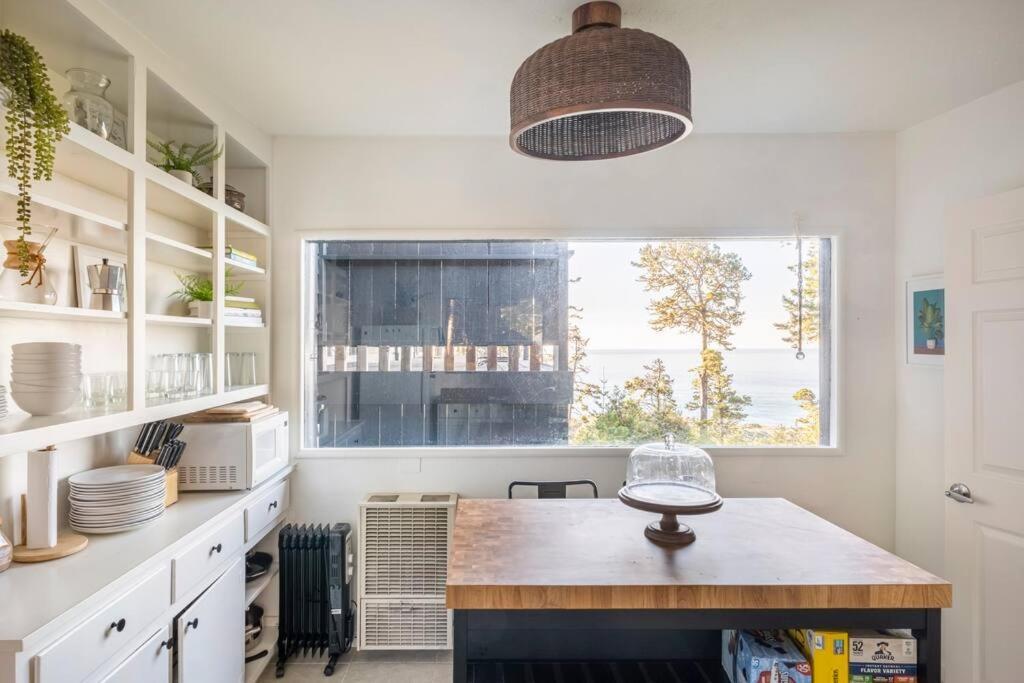 Driftwood Lodge ~ 5 Bedroom / 7 Bath ~ 30-Acre Private Estate On Hwy 1 ~ Hot Tub ~ Oceanview ~ Reunions & Retreats Walsh Landing Экстерьер фото