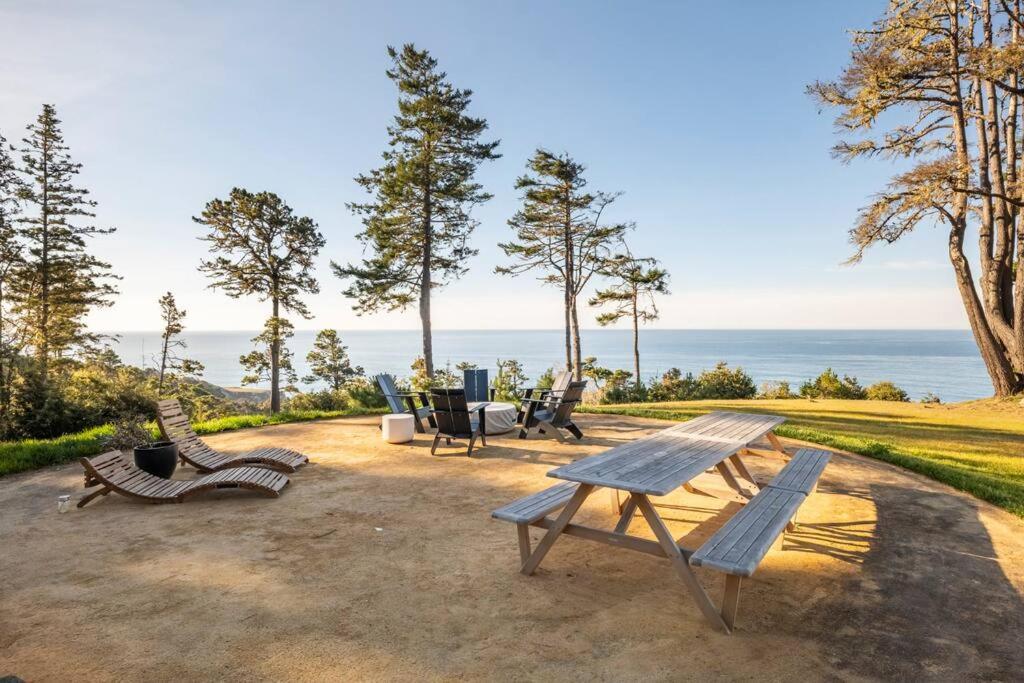 Driftwood Lodge ~ 5 Bedroom / 7 Bath ~ 30-Acre Private Estate On Hwy 1 ~ Hot Tub ~ Oceanview ~ Reunions & Retreats Walsh Landing Экстерьер фото