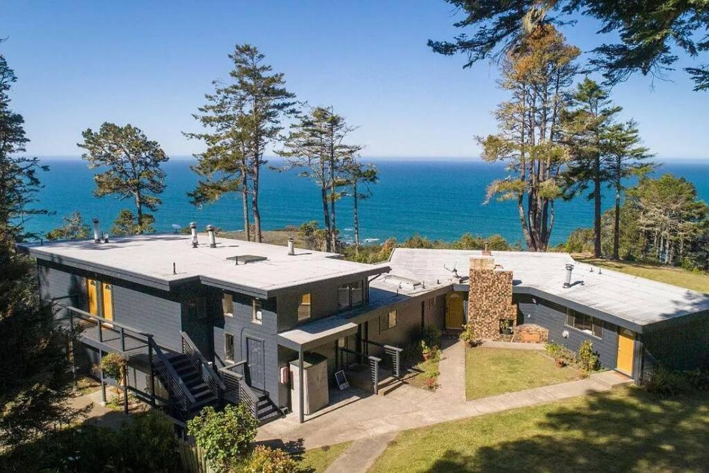 Driftwood Lodge ~ 5 Bedroom / 7 Bath ~ 30-Acre Private Estate On Hwy 1 ~ Hot Tub ~ Oceanview ~ Reunions & Retreats Walsh Landing Экстерьер фото